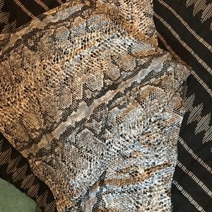 Soft jersey b&w snake bring bell flares. Like new